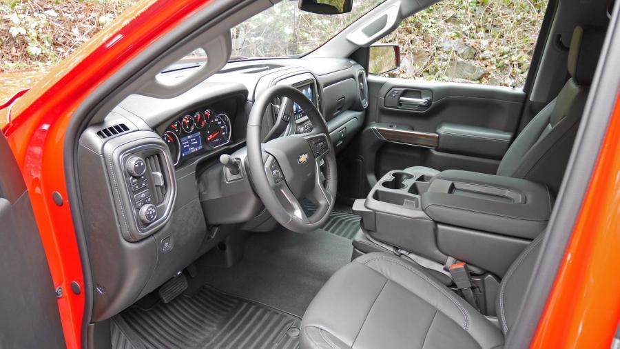 Интерьер Chevrolet Silverado LTZ Duramax Crew Cab 2019 года  (фото 31 из 32)